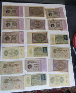 246. Lot German, Russian and Netherlands paper currency